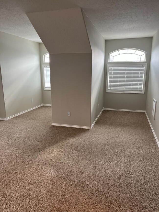 Building Photo - 2664 E Bridgecreek Dr