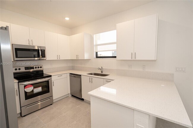 Building Photo - 270 SW 159th Pl