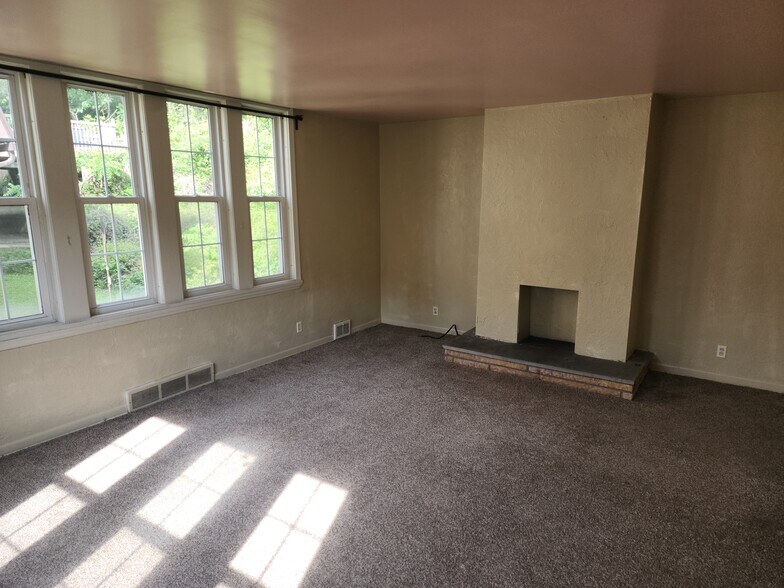 Large Bdroom or Study - 4349 Andover Ter