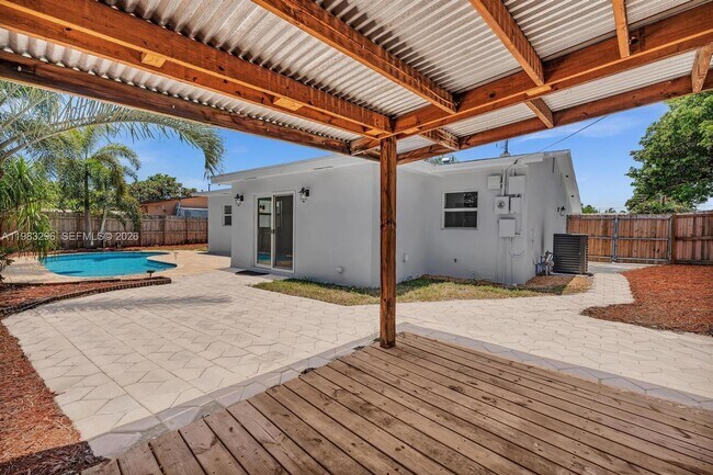 Building Photo - 2920 NE 8th Terrace