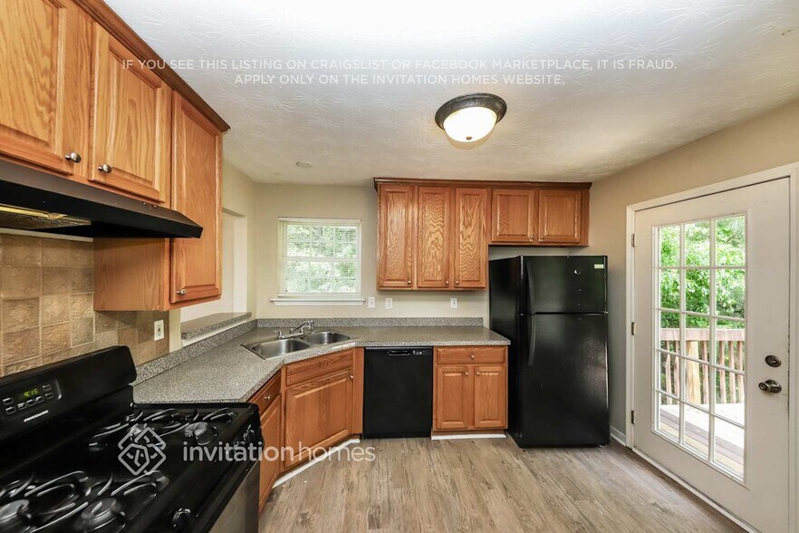 Building Photo - 4050 Lions Gate
