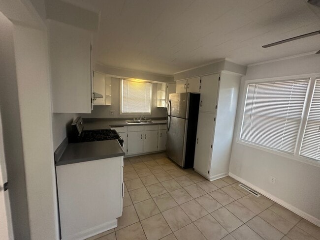 Building Photo - Awesome 2 bedroom house just outside Antioch!