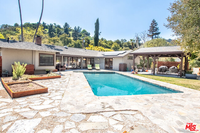 Primary Photo - 16811 Escalon Dr