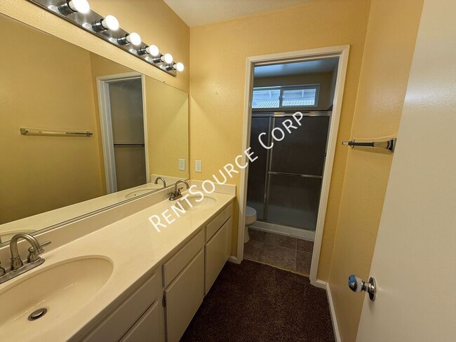 Building Photo - 1602 W Ave H-4