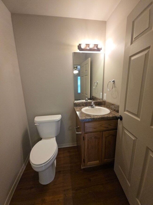 Building Photo - 224 E N St