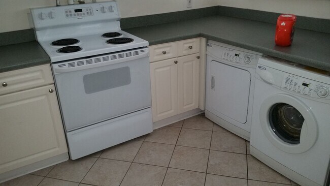 Building Photo - 414 E Park Ave