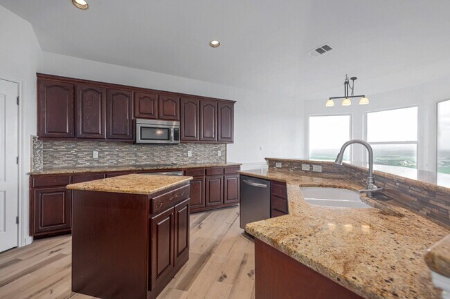 Building Photo - Discover your Hill Country retreat with br...