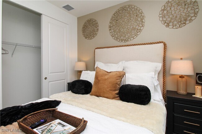 Building Photo - 8857 Oceana Wy