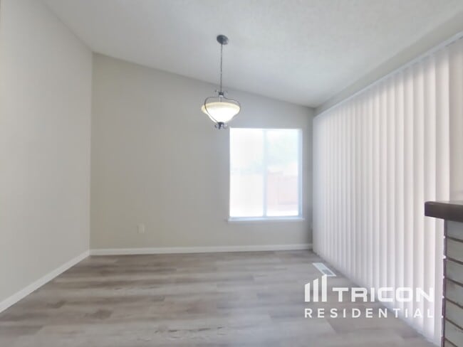 Building Photo - 6725 Canoe Hill Dr