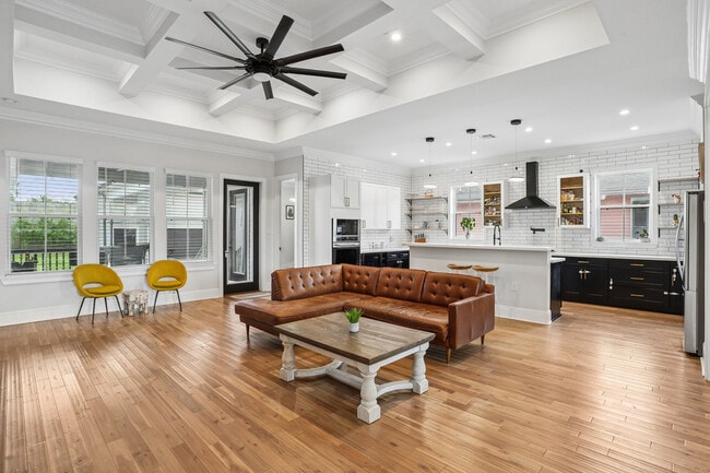 Building Photo - 5280 Warrington Dr