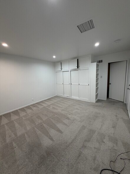 Building Photo - 44539 Lowtree Ave