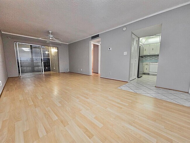 Building Photo - 11485 Oakhurst Rd