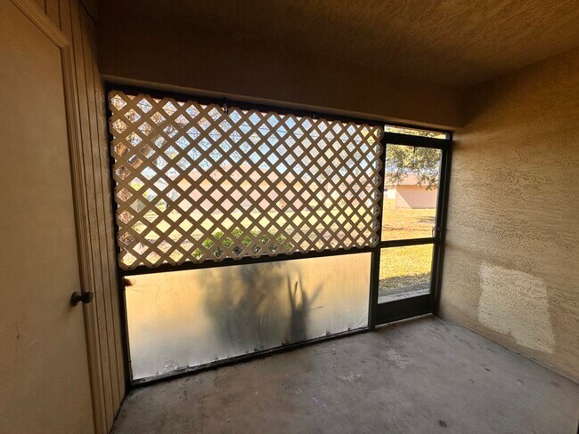 Building Photo - 4310 Santa Barbara Blvd