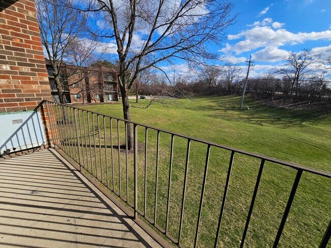 Building Photo - 1018 Castilian Ct