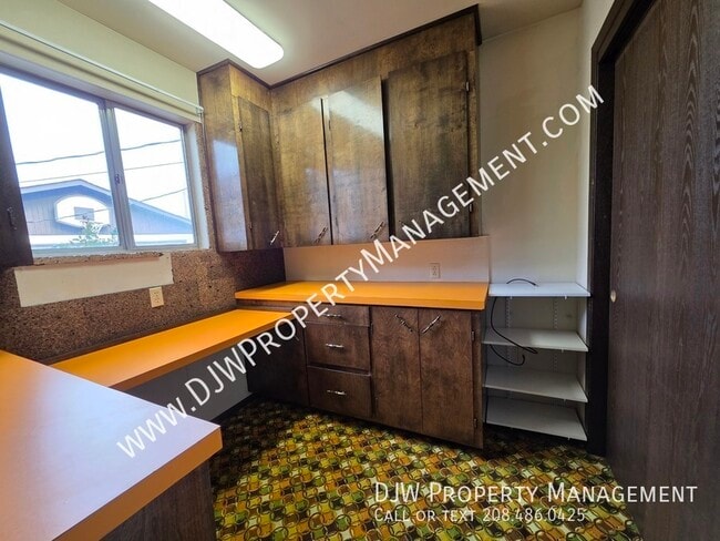 Building Photo - 624 W Linden St