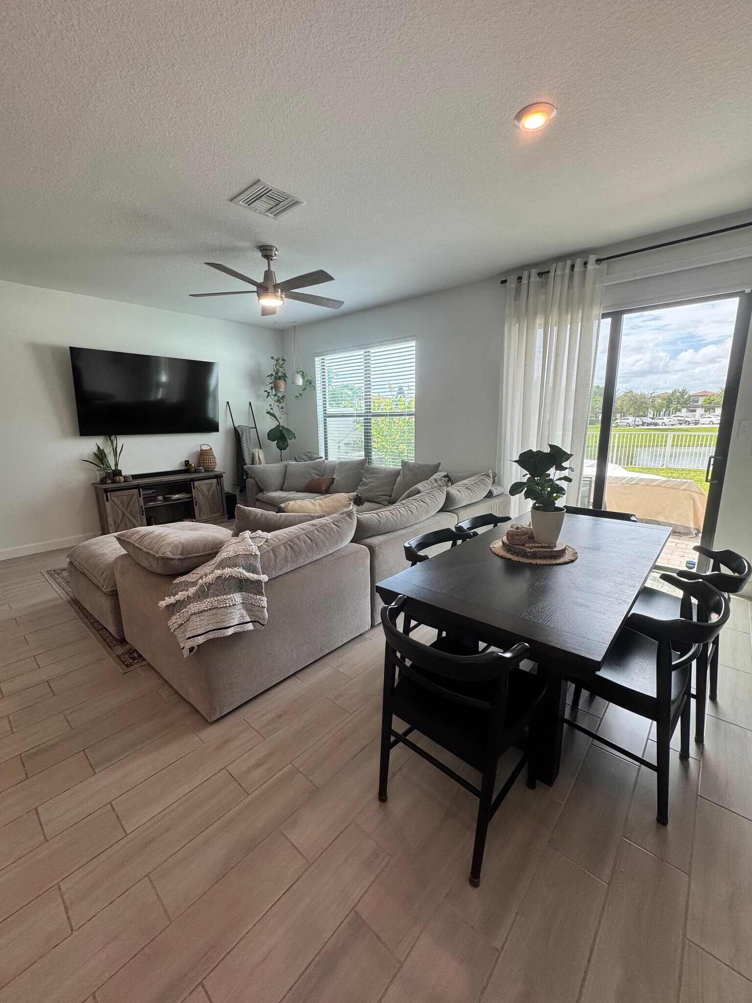 Building Photo - 1011 White Oak Ter