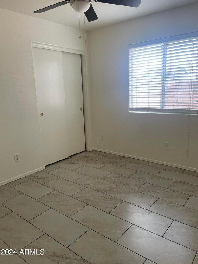 Building Photo - 1333 S 220th Dr