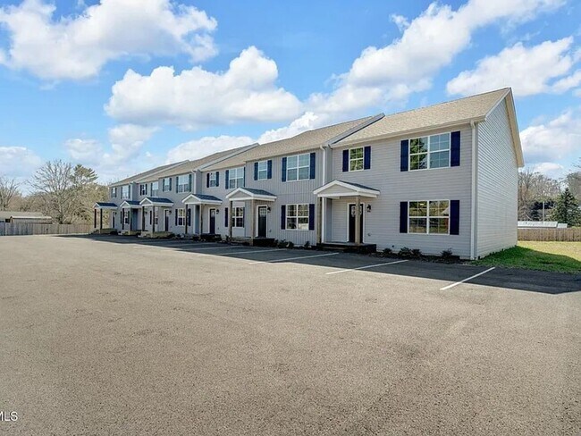 Building Photo - New 4BR/3.5BA Townhome in Meadowview – Modern Living in a Peaceful Historic Setting Near Emory & ...