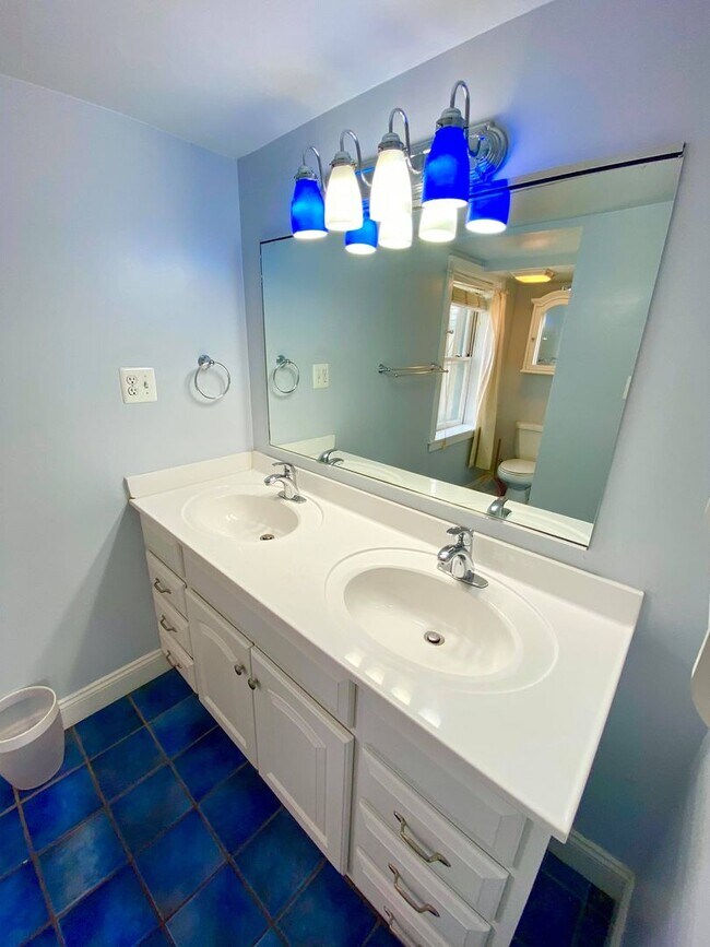 Building Photo - Charming 1BR with 1.5 Baths and Bonus Basement Room in the Heart of Ridgley’s Delight