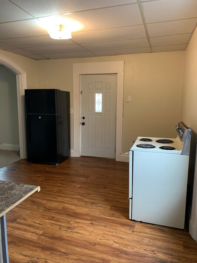 Building Photo - 617 7th Ave