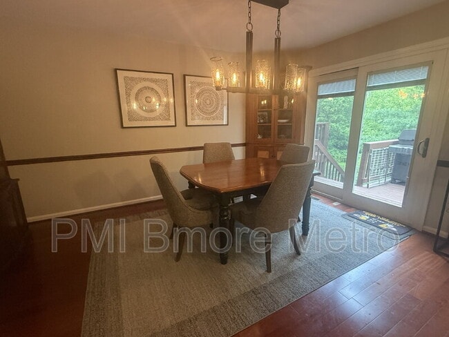 Building Photo - 906 Hidden Moss Dr