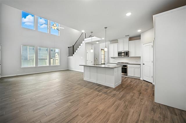 Building Photo - 700 Parkside Dr
