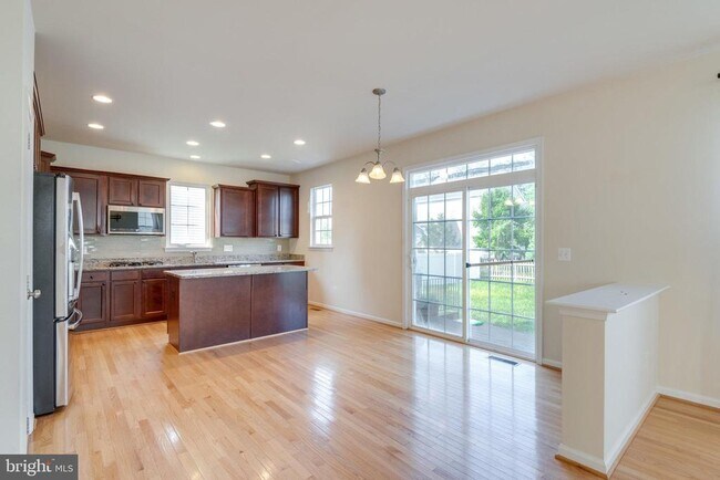 Building Photo - 10424 Goldenrod Dr