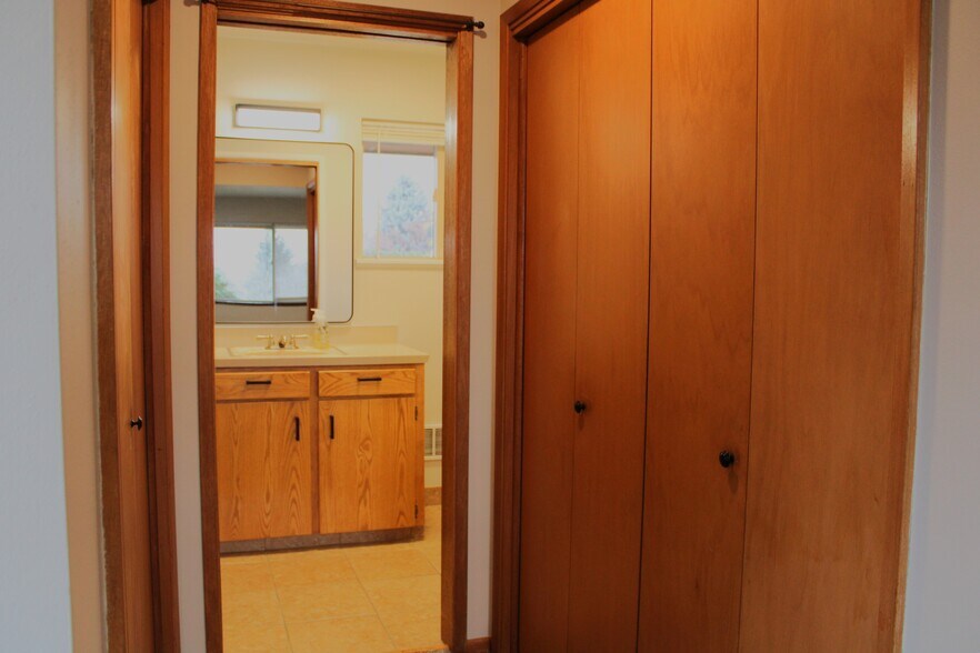 Building Photo - 2733 Debord Dr