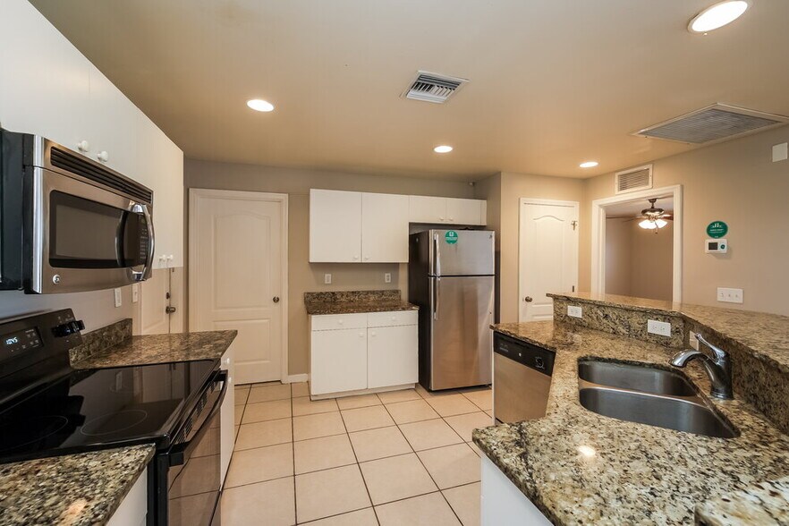 Building Photo - 3100 22nd St SW