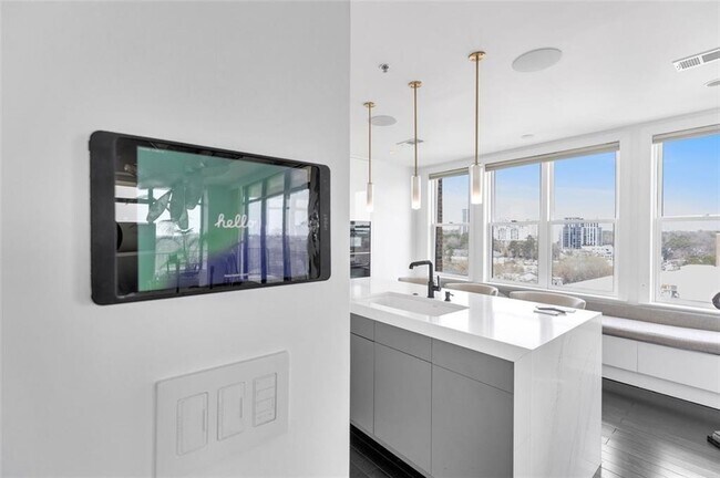 Building Photo - 2233 Peachtree Rd NE