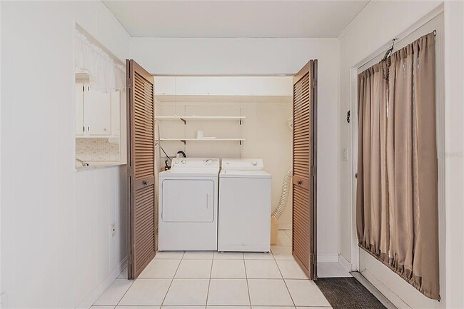 Building Photo - 4158 S Tamiami Trl