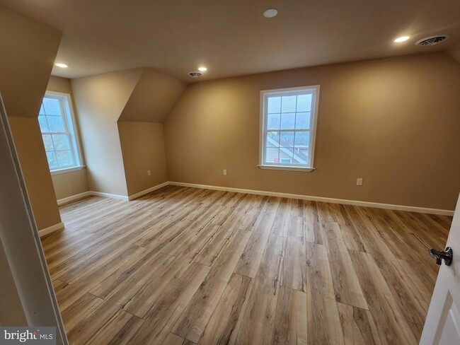 Building Photo - 175 N Madison St