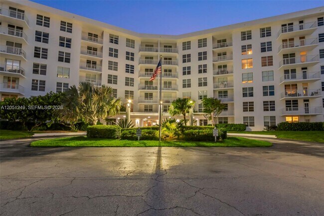 Building Photo - 2851 S Ocean Blvd
