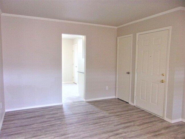 Building Photo - Tara Condos 2 Bed 1 Bath Apt NW 63rd & May...