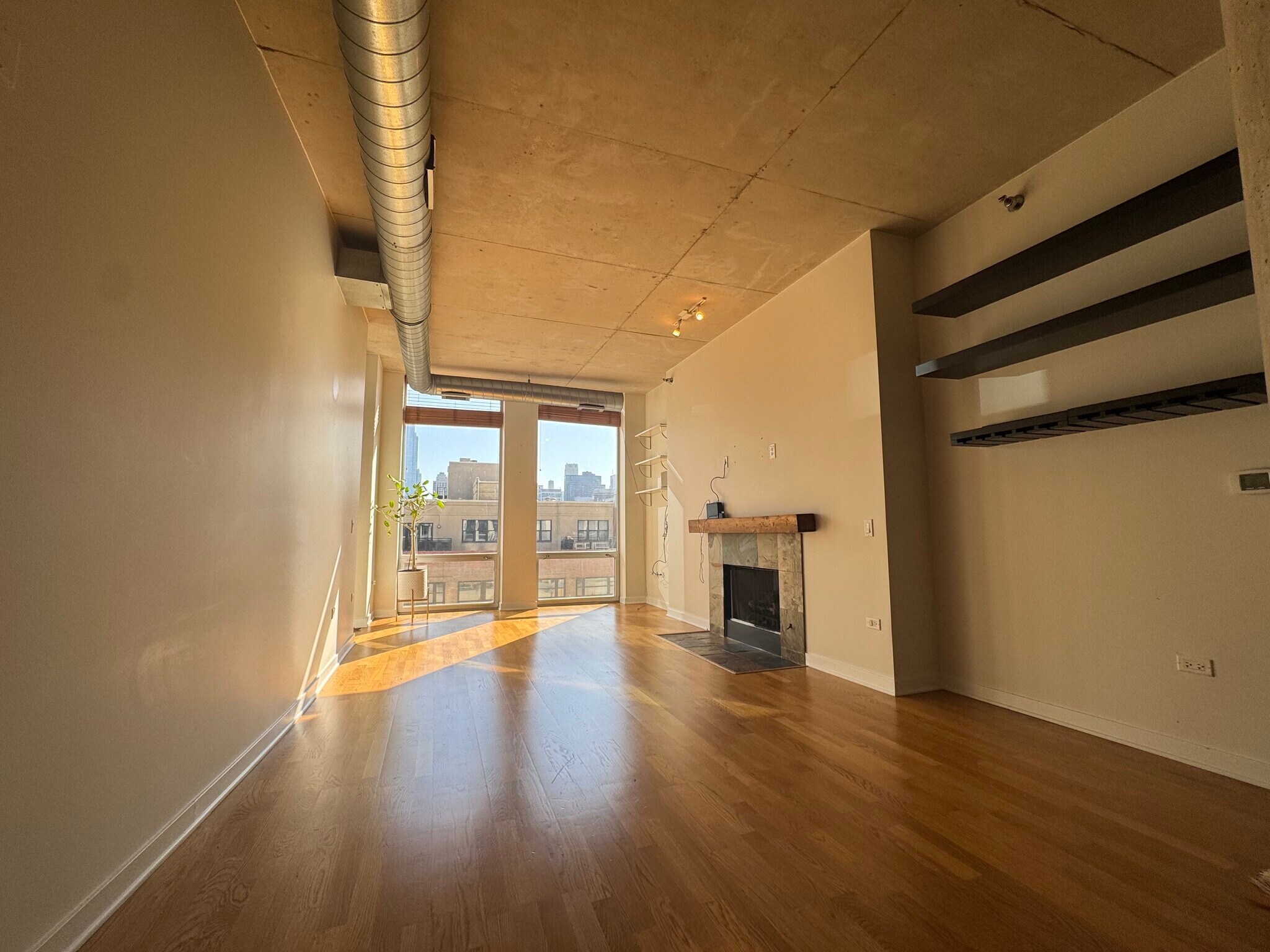 Building Photo - 720 N Larrabee St