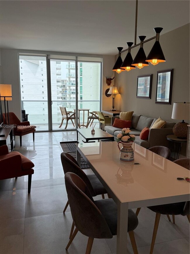 Building Photo - 1300 Brickell Bay Dr