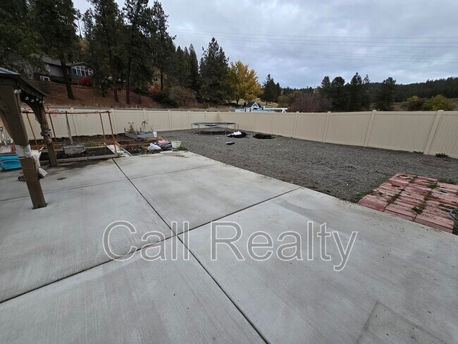 Building Photo - 5609 N Calvin Rd