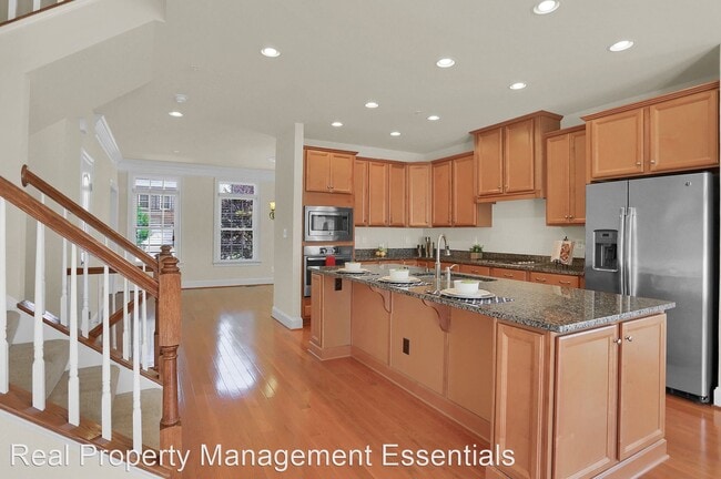 Building Photo - 4 br, 3.5 bath House - 8642 Westford Road