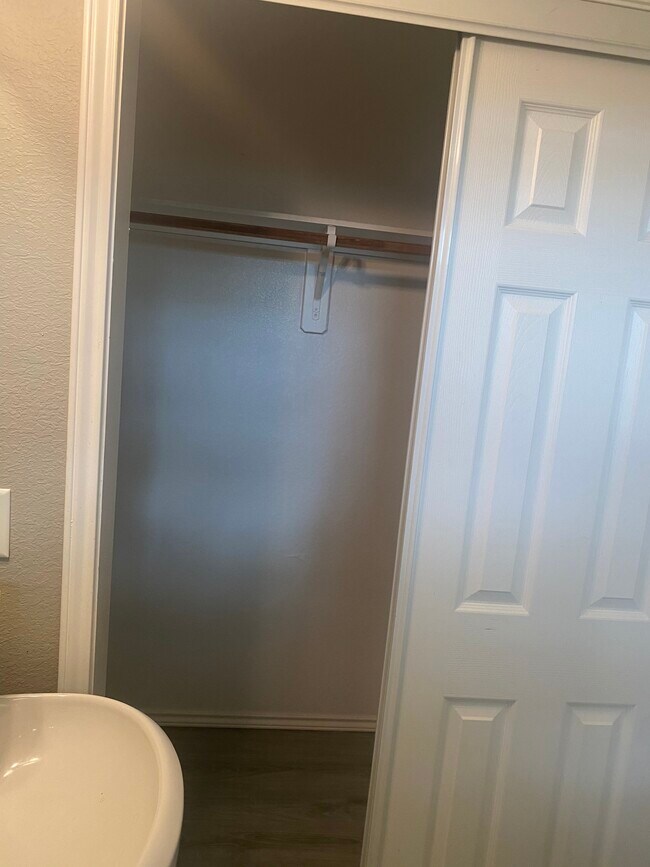 Building Photo - 224 Hill St