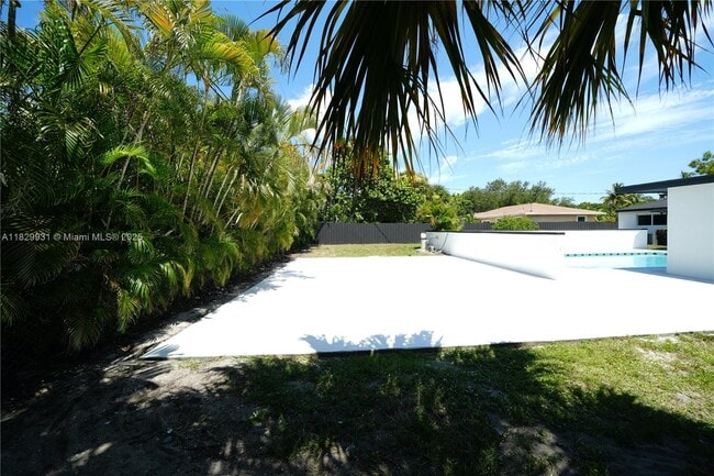 Building Photo - 2573 Conroy Dr
