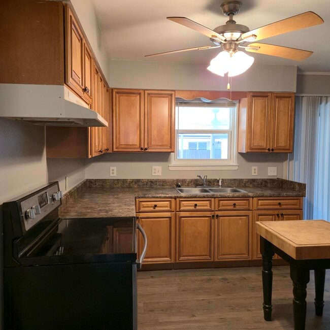 Building Photo - 75 7th St