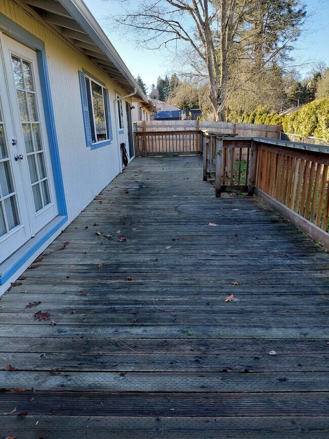 Building Photo - Charming & affordable Single-Family Home in Desirable West Salem Neighborhood!