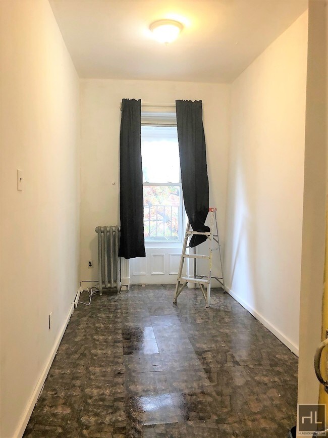 Building Photo - ROOM FOR RENT EVEYTHING INCLUDED  HALSEY S...
