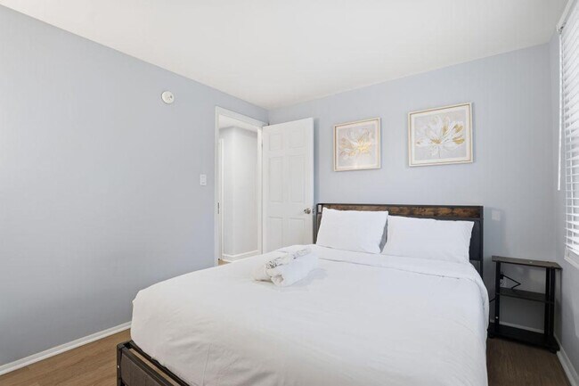 Building Photo - 7417 Shadowlake Dr