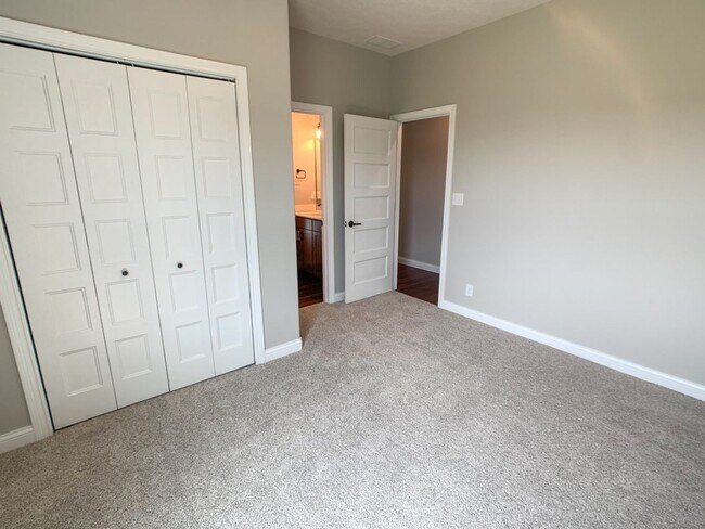 Building Photo - 5447 Crocus Dr