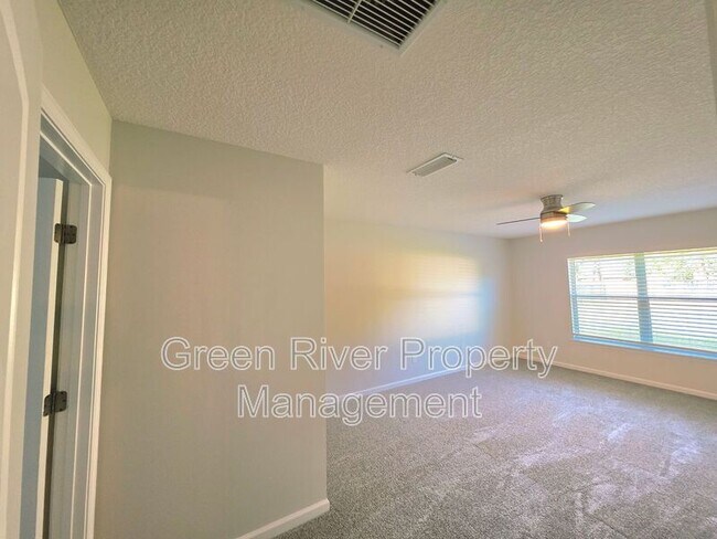 Building Photo - 824 Songbird Dr