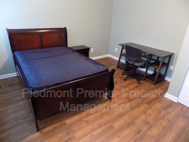 Building Photo - 1212 Brookwood Dr