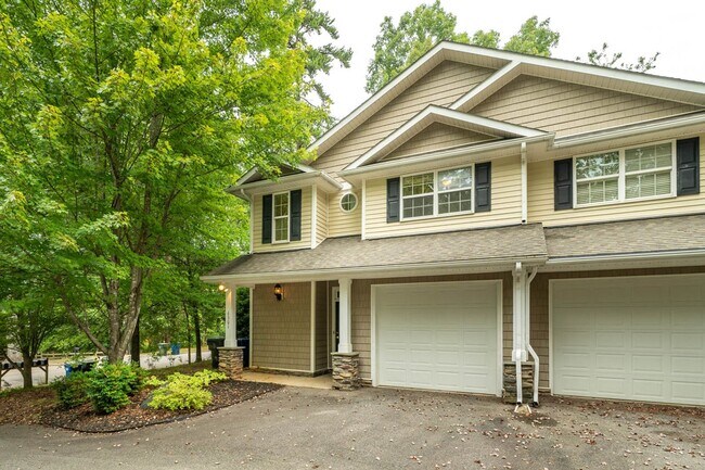 Building Photo - 6301 Grove Estates Terrace