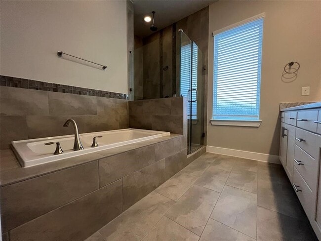 Building Photo - 5623 Kansas St