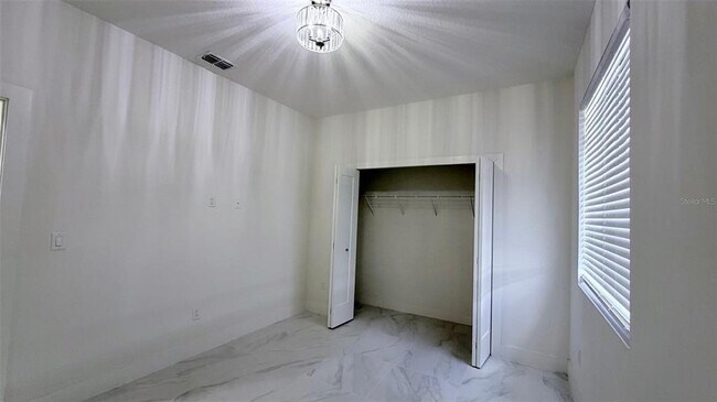 Building Photo - 4106 N Thatcher Ave